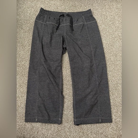 Lululemon Step Lively Crop
Heathered Texture Printed Greyt Deep Coal - Picture 1 of 3